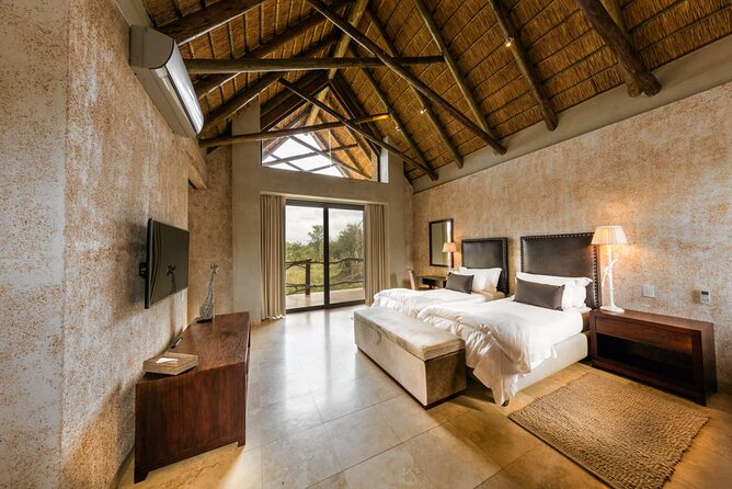 3 Day Kapama Southern Camp Safari - Day 2: Sunrise Game Drive, Pool Time, Then Sunset After High Tea