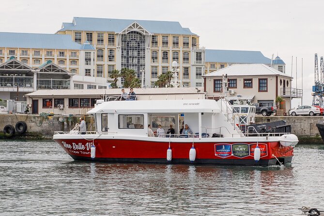 30min Harbour Boat Cruise Cape Town - Drinks, Music, and Onboard Atmosphere