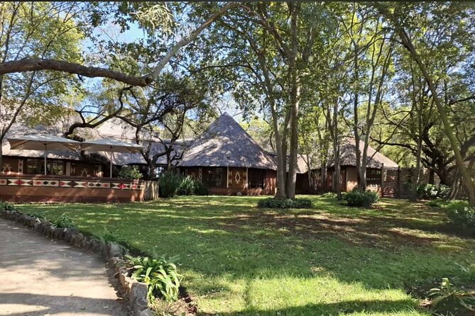 5 Hour Lesedi Cultural Village Tour - Drums and the traditional dance show