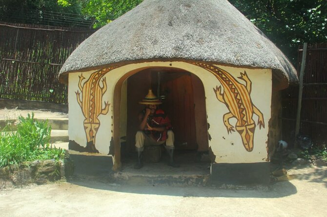 Aha Lesedi Cultural Village tour - Dwellings, dress, and daily routines: what to pay attention to