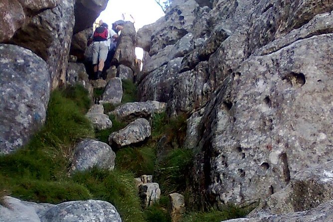 An exciting scramble on Table Mountain - The Guide Factor: Safety First, But Still Fun