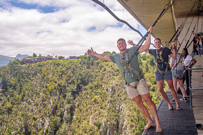 Bloukrans Skywalk Tour and HangOut Zone - Who should book this skywalk, and who should skip the lean out