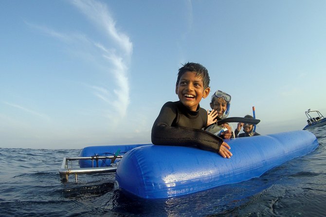 Caged and Cageless Shark Snorkelling on Durban's Aliwal Shoal - The boat ride to Aliwal Shoal: quick transit, then chum drum time