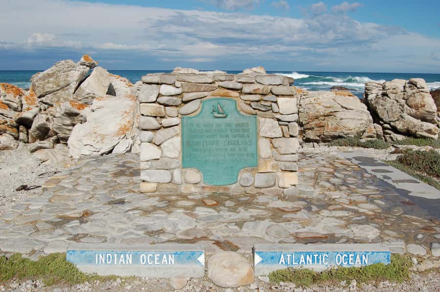 Cape Agulhas, Hermanus whales & Wine Tasting Day Trip - Cape Town landmarks, Sir Lowry’s Pass, and Khayelitsha context