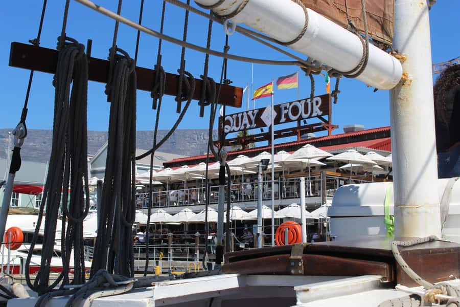 Cape Town: 1 Hour Table Bay Sailing Tour - What the bar adds (and what you should plan for)