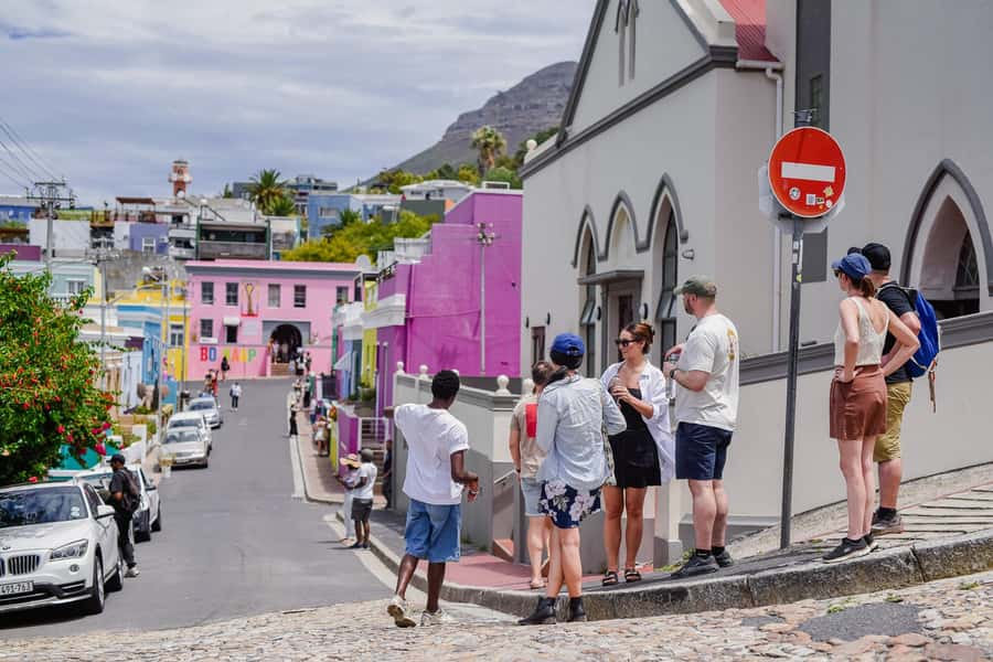 Cape Town: Art, Culture & History Walking Tour - Long Street to Greenmarket Square, art shows up where life happens