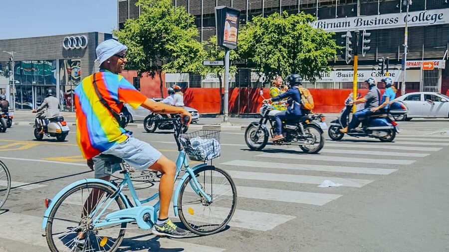 Cape Town: bicycle or E-scooter History Tour with Coffee - Starting at Old Biscuit Mill, then hitting the city fast