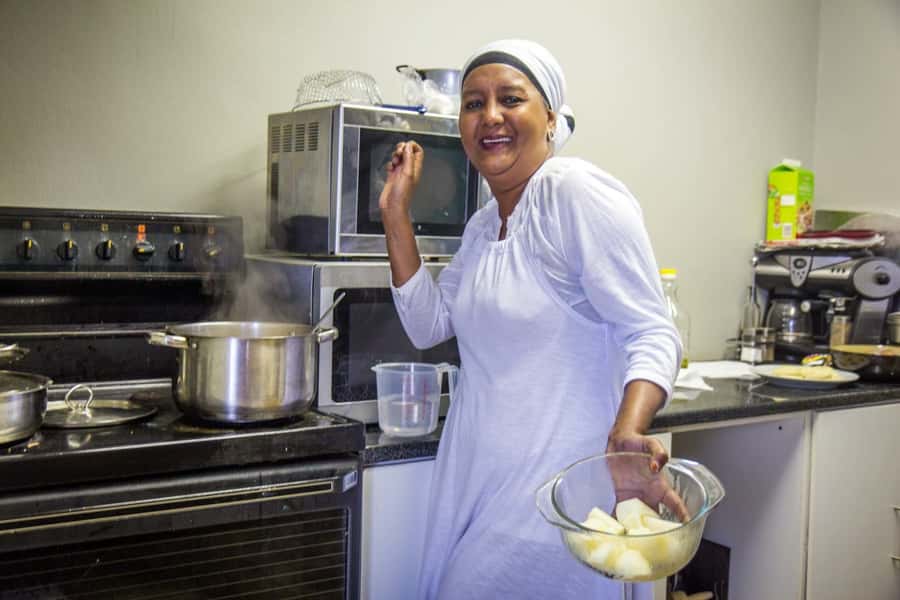 Cape Town: Bo-Kapp Walking Tour and Malay Cooking Class - The Bo-Kaap Walk: Color Is the Hook, Context Is the Prize