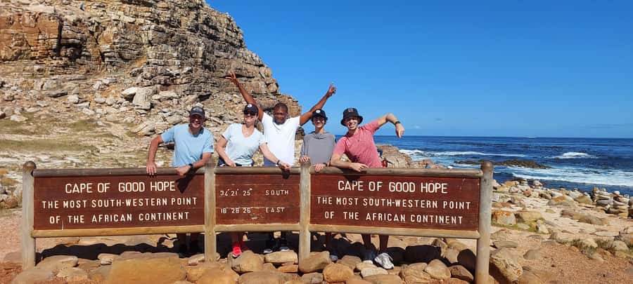 Cape Town: Cape of Good Hope, Penguins and Sightseeing Tour - Getting picked up and reaching Table Mountain by aerial cable car
