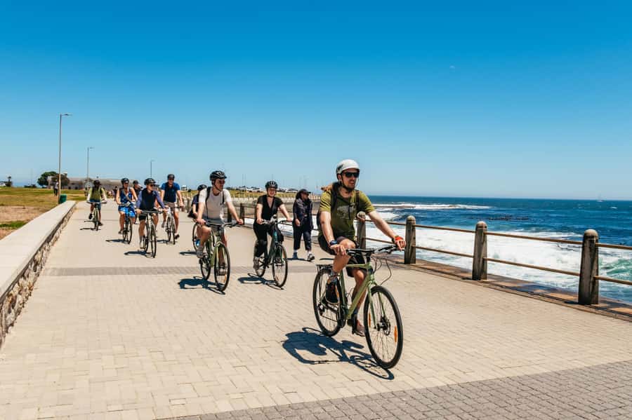 Cape Town: Guided Bike Tour - Bo-Kaap color, community stops, and Cape Malay snacks