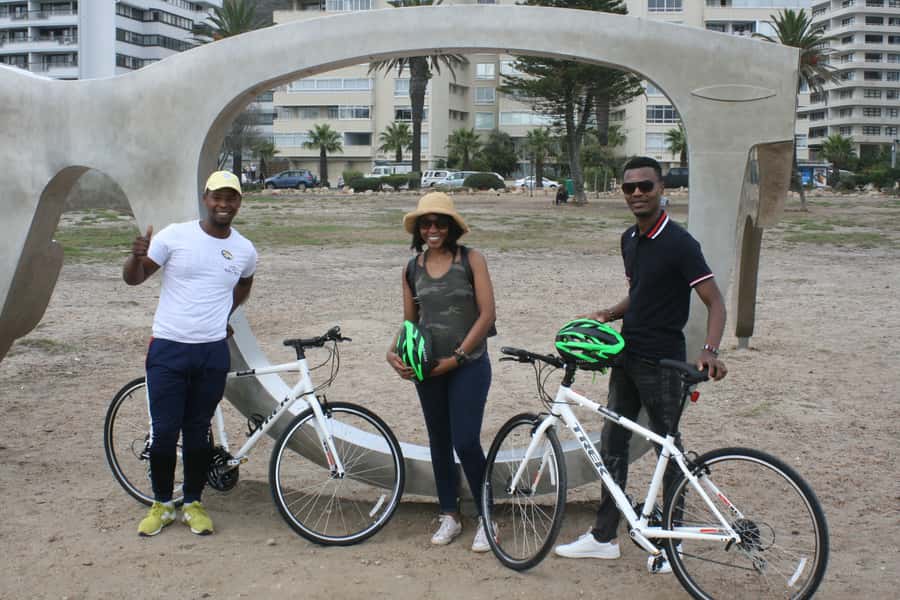 Cape Town Guided City Cycling Heritage Tour - Private Tour - Company Gardens: Parliament, gardens, and the coffee-and-cake pause