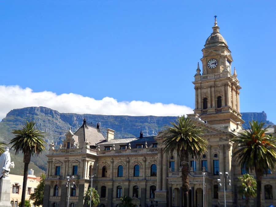 Cape Town: Guided Half-Day City Tour with Table Mountain - V&A Waterfront and the Waterfront Walk Moment