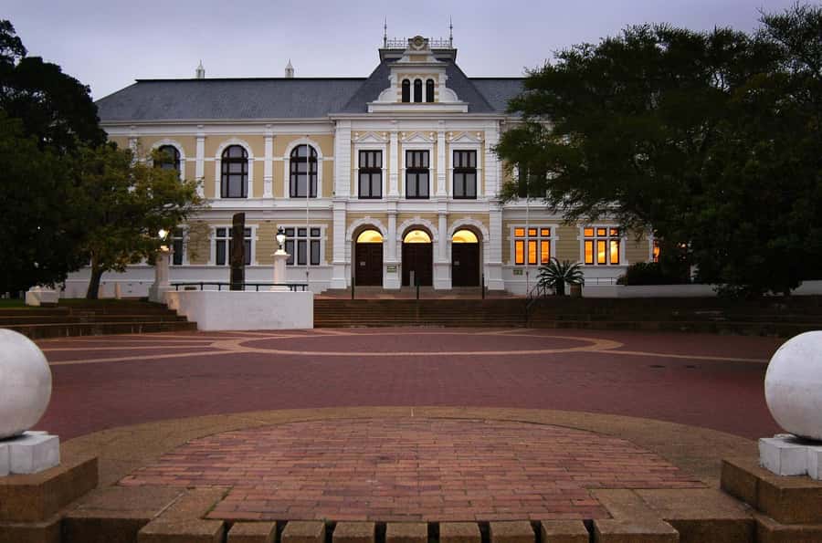 Cape Town: Half-Day Guided City Sightseeing Tour by Bus - Iziko South African Museum at Company Gardens, history plus free time