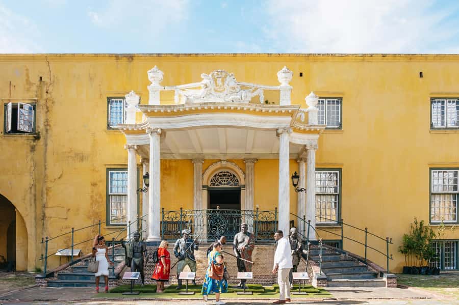 Cape Town: Half-Day Walking City Tour and African Lunch - What you see along the way: Parliament, Slave Lodge, Company Gardens