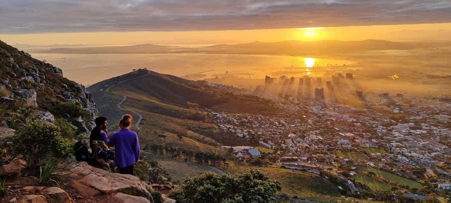 Cape Town: Lion's Head Sunrise or Sunset Guided Hike - Pickup, timing, and how small-group hikes feel in real life