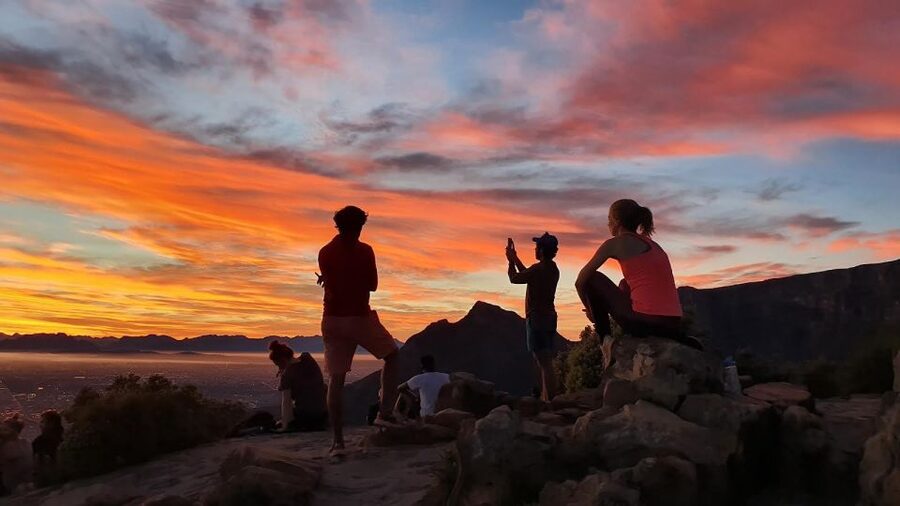 Cape Town: Lion's Head Sunrise or Sunset Hike - What the guide actually does for you (it’s more than pointing)