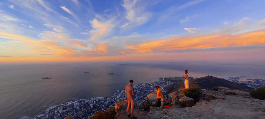 Cape Town: Lion's Head Sunrise with coffee or Sunset Hike - Atlantic Views, Paragliders, Camps Bay, and Clifton on the Way Up