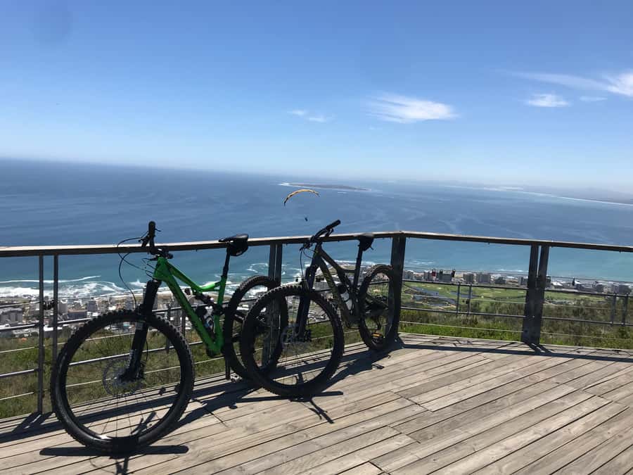 Cape Town: Mountain Biking Trip along Table Mountain - Kloof Neck to Signal Hill: smooth contour riding and coast views