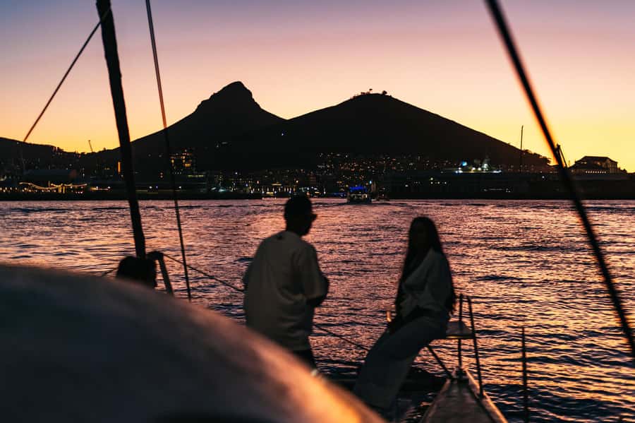 Cape Town: Sunset Catamaran Cruise on Table Bay with Bubbles - Choosing Your Spot on the Catamaran: Foredeck Views vs Aft Shade