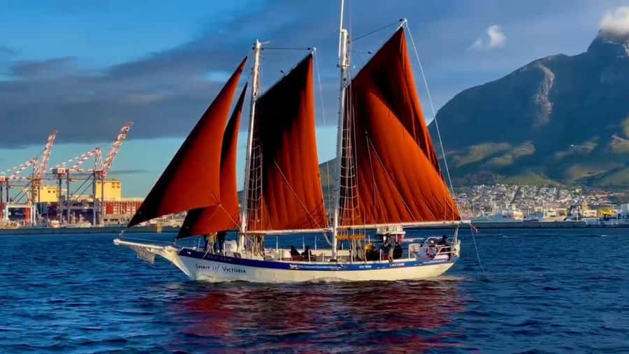Cape Town: Sunset Cruise from V&A Waterfront with Bubbly - Why this Cape Town sunset feels romantic and practical