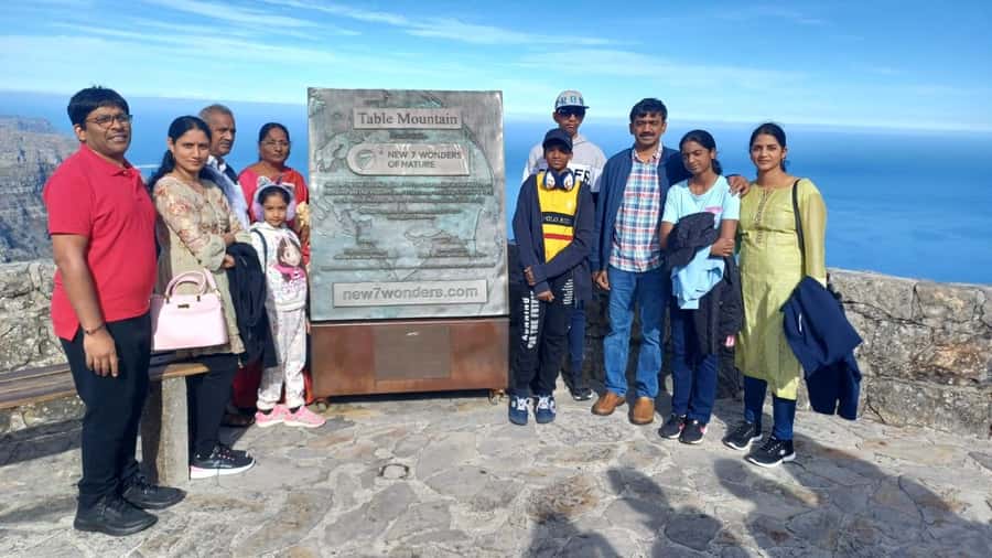 Cape Town Table Mountain Penguins & Cape Point All-inclusive - Cape of Good Hope and Cape Point lighthouse: the Two Oceans moment