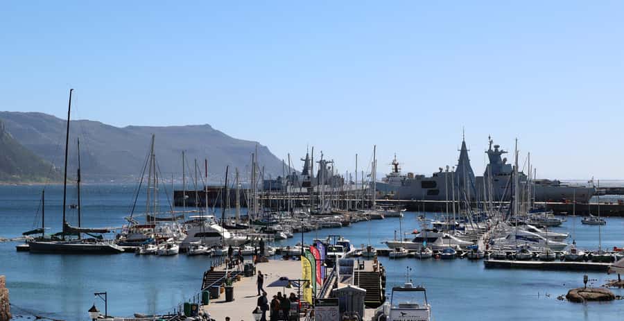 Cape Town: Table Mountain, Penguins & Cape Point Group Tour - Table Mountain by cable car, the view is the point