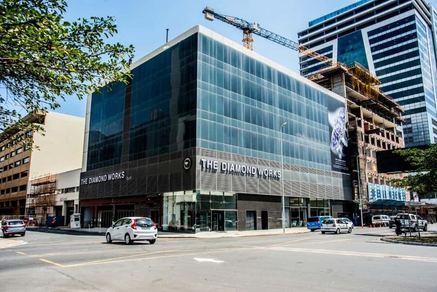 Cape Town: The Diamond Works Institute Sparkling Tour - The sparkling welcome and what the guide will do for you