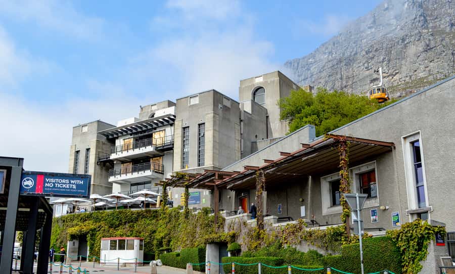 Cape Town Uncovered : Half-Day City Tour and Table Mountain - Castle of Good Hope guided visit: fortification with context