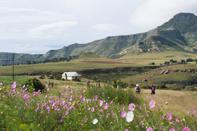 Clarens San-traverse Slackpack - Day 2: the Caledon tributary walk to Schaaplaats rock art and Basotho highlands