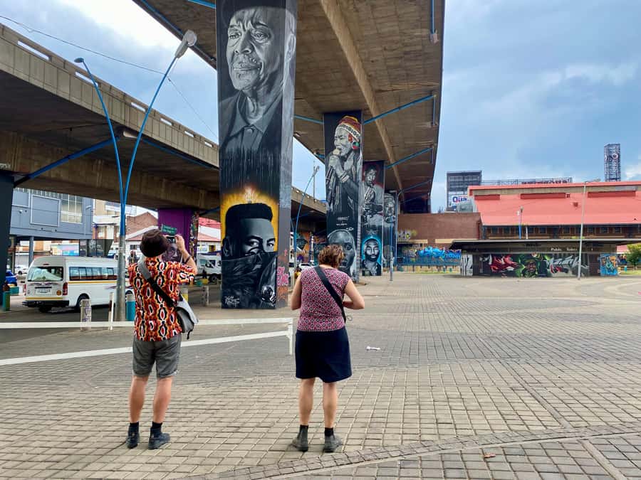 Colours of Johannesburg: A Graffiti & Street Art Tour - The secret stop: a quick moment for shopping and supplies culture