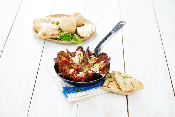 Cruise and Dine Lunch / Cape Town: Coastal Motor Cruise and 2-Course Lunch - Lunch at the Victoria and Alfred Waterfront: Two Courses and Harbor Views