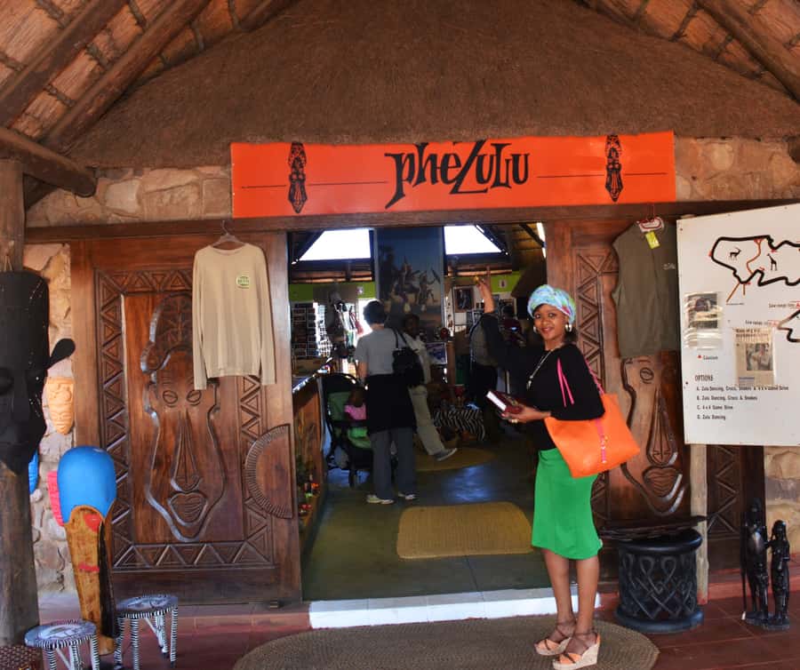 Durban: Phezulu Cultural Village & Reptile Park Tour - The street market stop on the way back