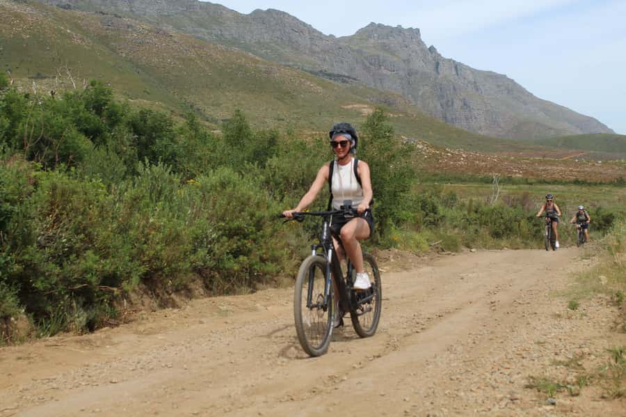 E-Bike & Hike Jonkershoek - Meeting point at Lanzerac and how the start usually goes
