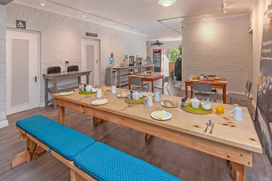 From Hermanus or Cape Town: Shark Cage Diving Experience - Lodge Breakfast and Safety Briefing: How They Set the Tone