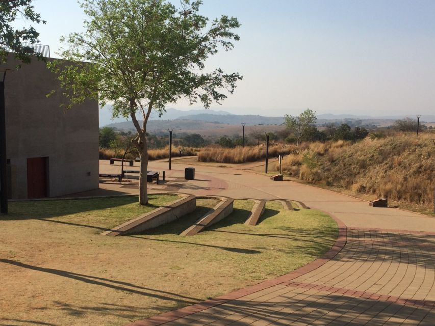 From Johannesburg: Cradle of Humankind and Lion Safari - Quick Break at the 5 Dome Shopping Centre Stop