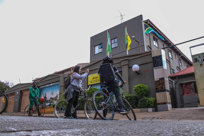 Full-day Johannesburg Bike Or Walking tour - With Transport - Pacing and Physical Fit: What Moderate Means in Practice