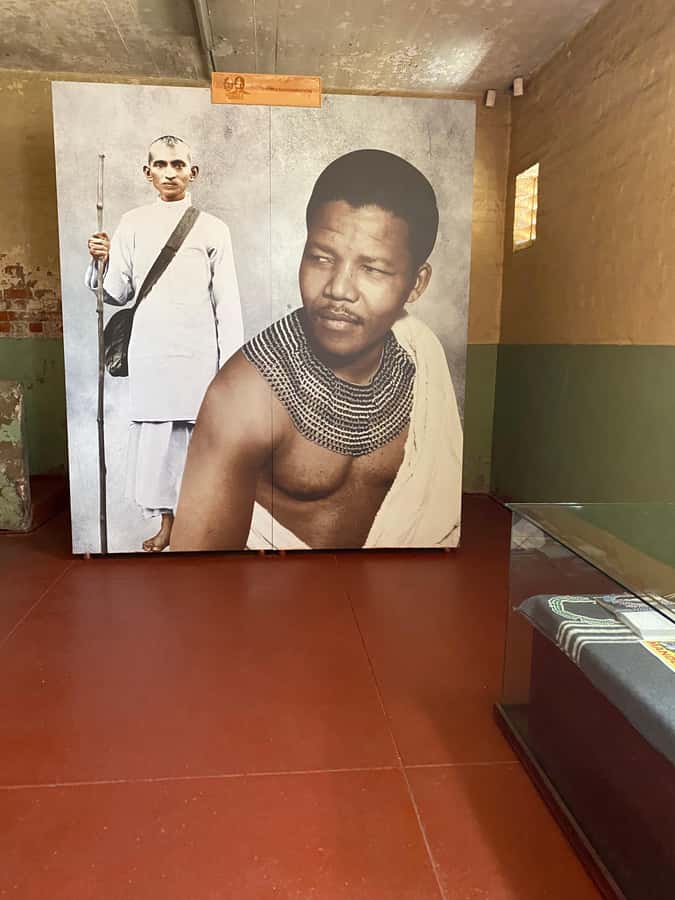 full day tour Johannesburg et soweto township - Soweto Towers, FNB Stadium, and Mandela-area landmarks