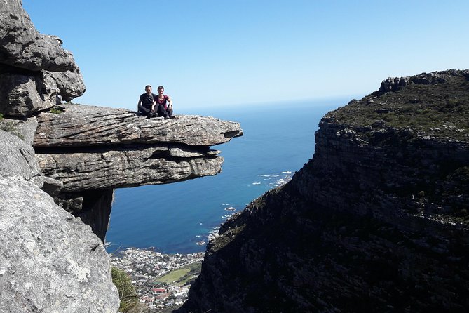Hiking Table Mountain via Kasteels Poort Morning Hike - Leaving the main trail: the diagonal sweep under Table Mountain