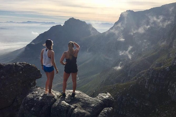 India Venster: sensational half-day route up Table Mountain - Meeting point and getting oriented at Table Mountain Aerial Cableway