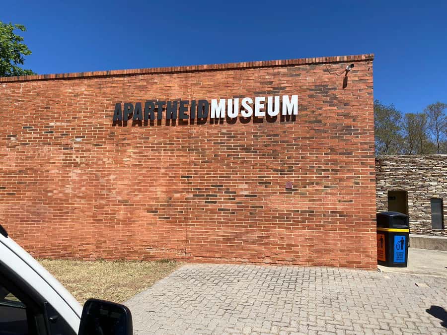 Johannesburg: Full-Day Tour with Soweto and Apartheid Museum - Constitution Hill and the Old Fort: where the story starts