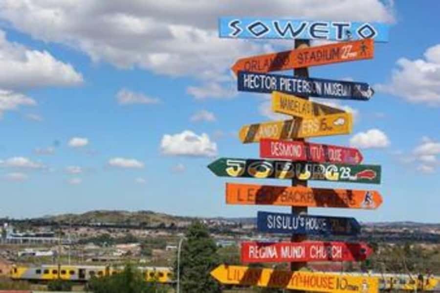 Johannesburg: Half-Day Soweto Tour with a Local Guide - Passing Chris Hani Baragwanath Hospital and seeing everyday scale