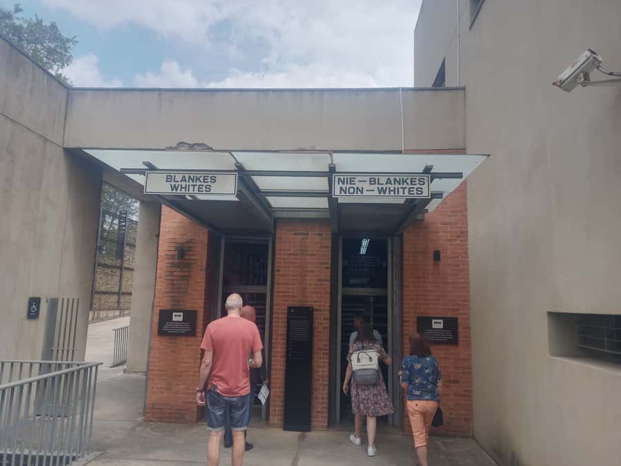 Johannesburg: Private Guided City Tour with Apartheid Museum - Gandhi’s Square on the route: A street-level contrast
