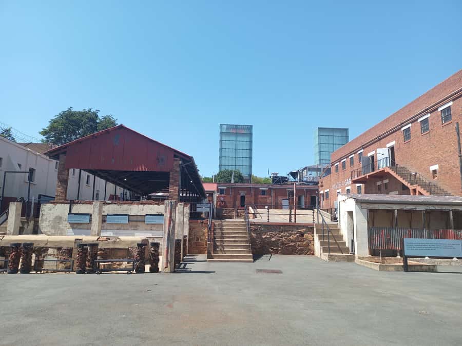 Johannesburg: Private Guided City Tour with Apartheid Museum - 9:00 to Constitution Hill and the Old Fort: The day’s emotional opener