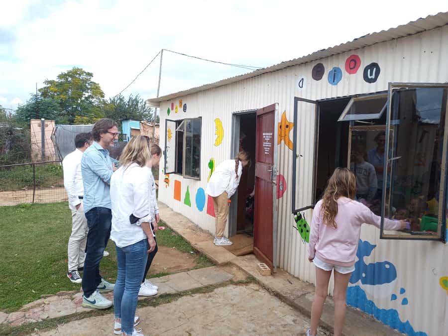 Johannesburg: Soweto History Tour with Hotel Pickup - World Cup Stadium and Orlando Towers: Big Landmarks, Local Meaning