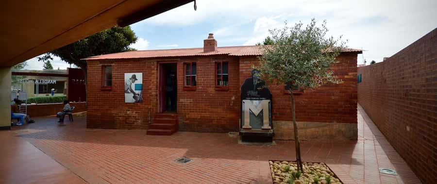 Johannesburg: Soweto Night Tour - What to wear, bring, and expect from a night that involves walking