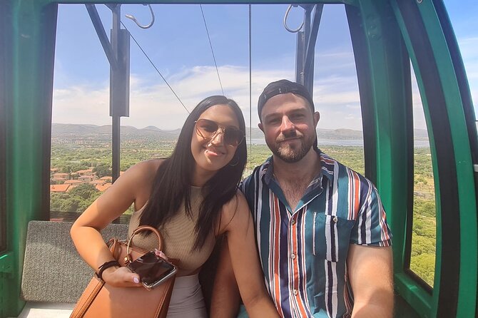 Johannesburg: Wine Tasting and Cableway Half Day Tour - Hosts and pacing: Stuart, Cole, and why timing matters