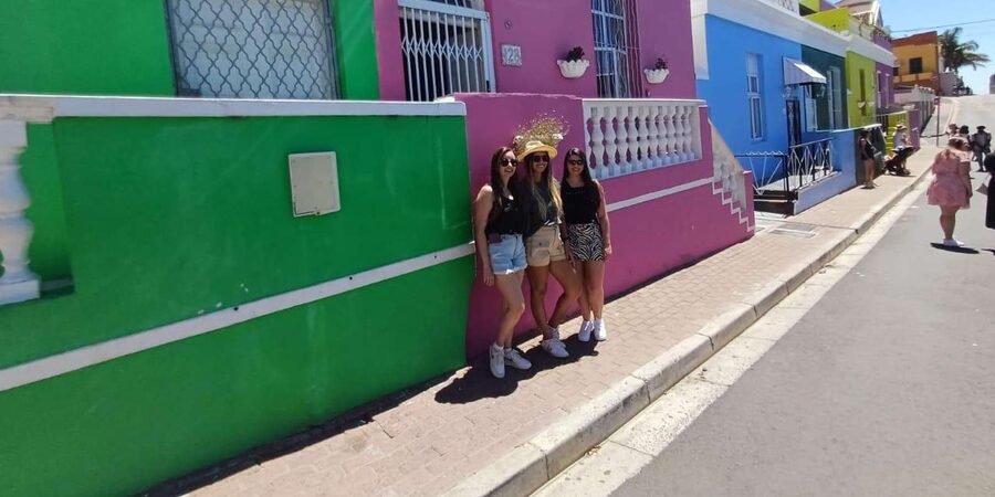 Kirstenbosch Garden, Bo-Kaap-Penguins & Cape Peninsula Tour - Pollsmoor, Muizenberg, and St James Beach Photo Stops