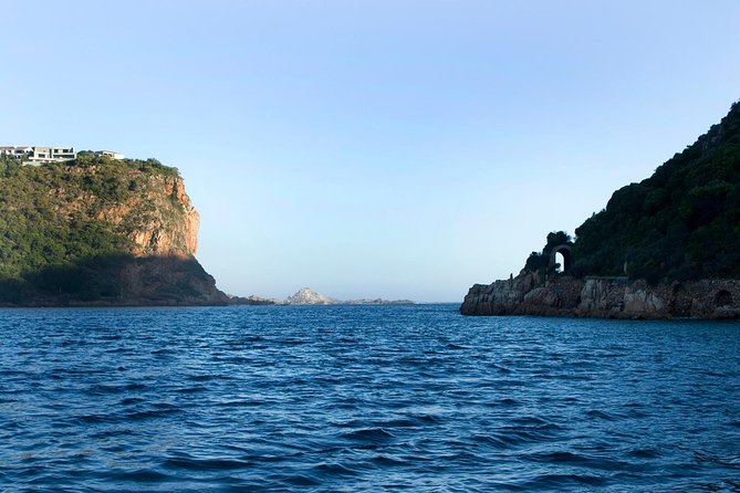 Knysna Oyster Tour - The included oyster tasting, plus local white wine