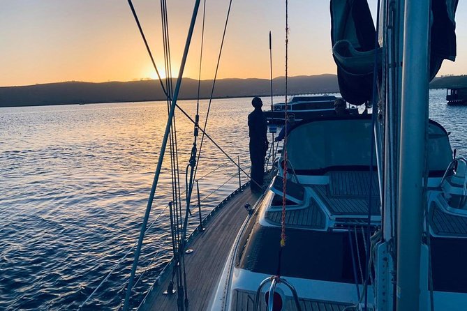 Knysna Sunset Sailing Cruise, Light Dinner & Bubbly - The Light Dinner and Bubbly: More Than a Token Snack