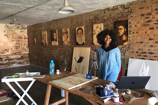 (Meet the Artist)Art Gallery & Street Art tour with lunch - Ellis House of Art: where artists work from inside the city